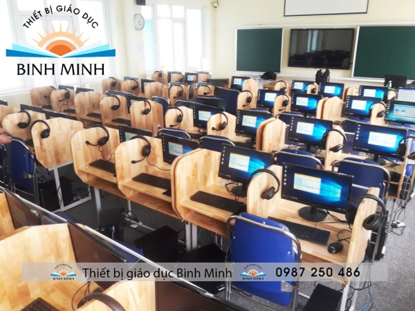 Bàn ghế phòng bộ môn Tin học