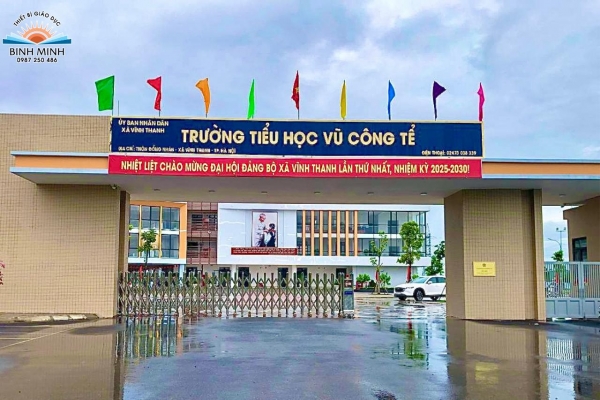 Bàn ghế lục giác, bảng & phòng tiếng Anh – Trường Tiểu học Vũ Công Tể, Đông Anh